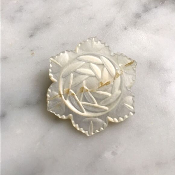 RARE VINTAGE Mother of Pearl Rose Brooch - Picture 1 of 2
